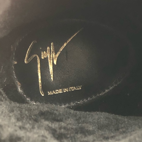 🔥Like-New Men’s Giuseppe Zanotti Moon Boots Faux Fur Black w Gold Accent Winter - Picture 9 of 10